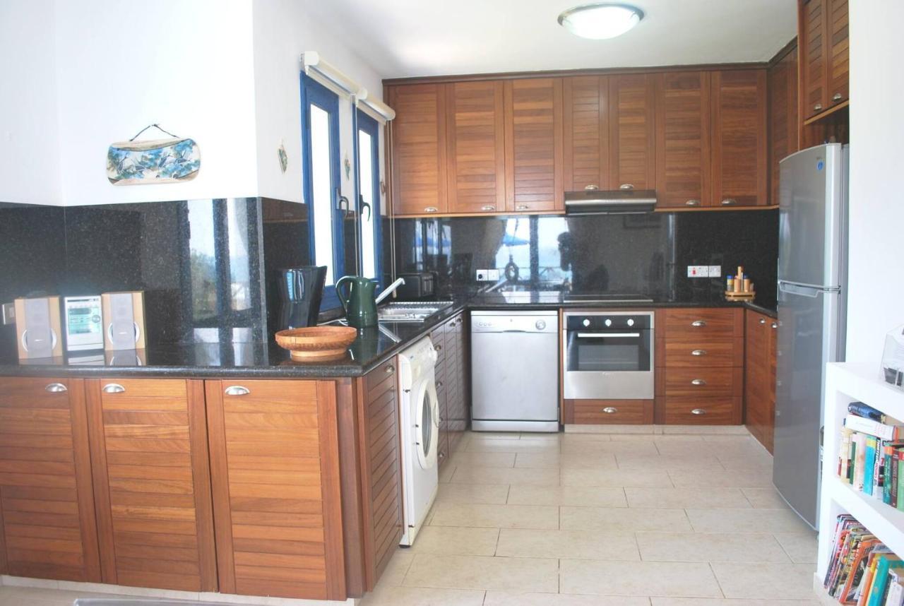 Sea Front Villa, Heated Private Pool, Amazing Location Paphos 323 Kissonerga Ngoại thất bức ảnh
